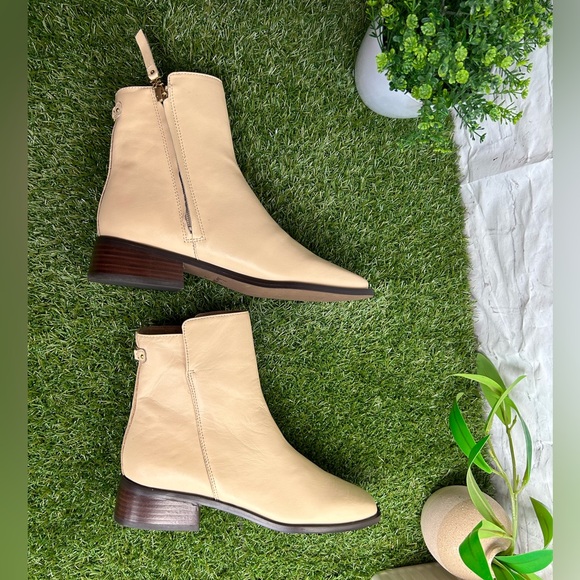 Sam Edelman Thatcher Eggshell Side Zipper Square Toe
Low Block Heel Boots size 6 - Picture 12 of 16